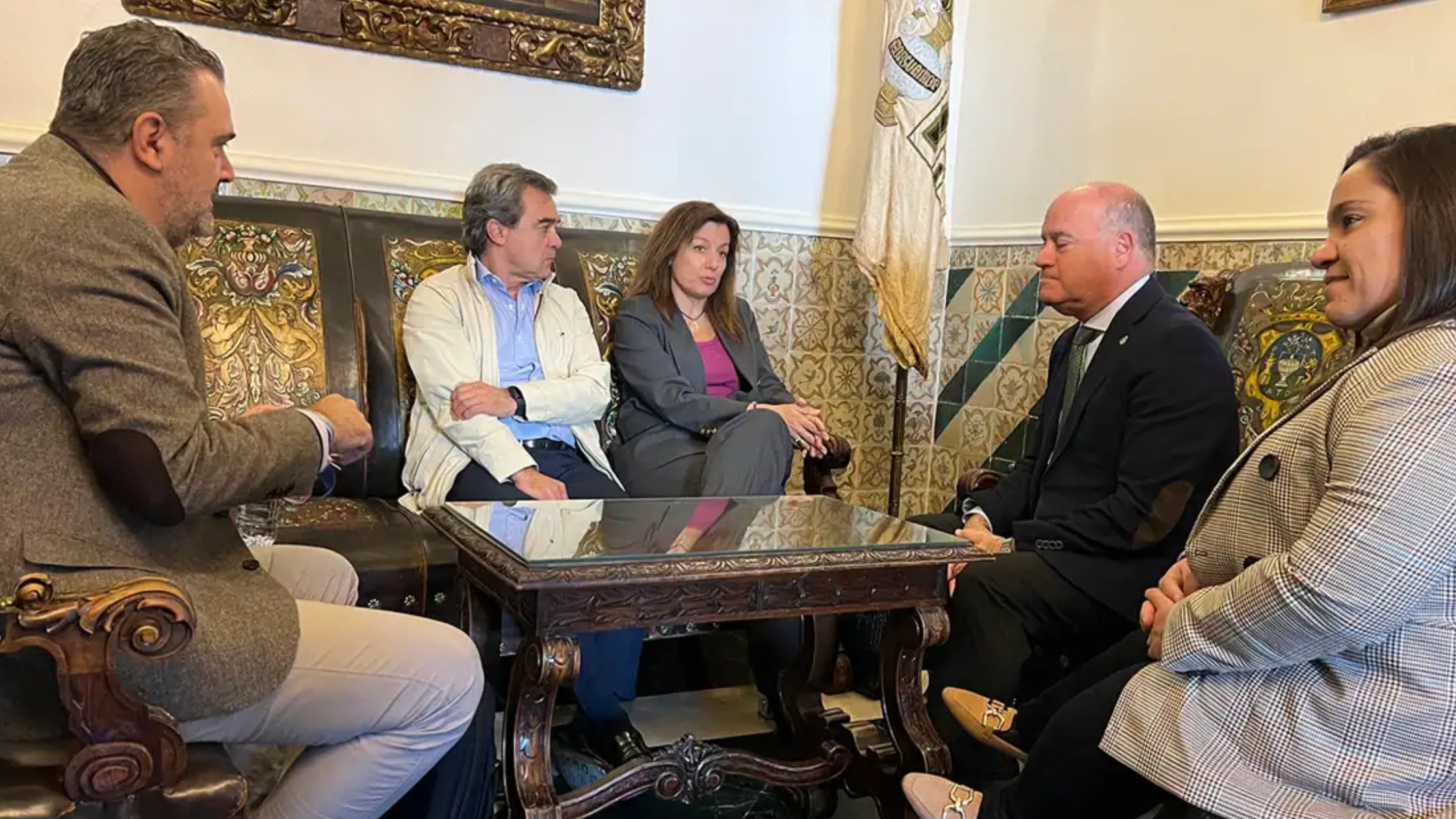 Olga Guerrero visita Antequera para fortalecer la presencia de la UMA en la provincia